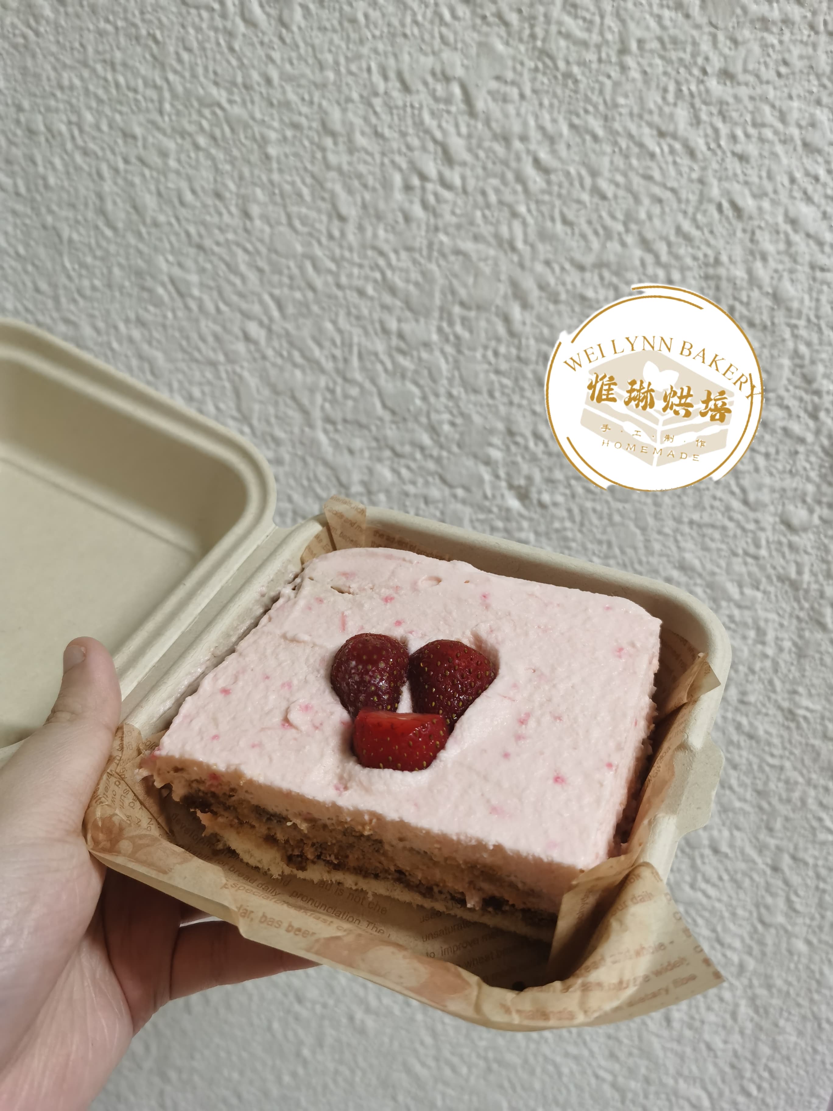 STRAWBERRY TIRAMISU