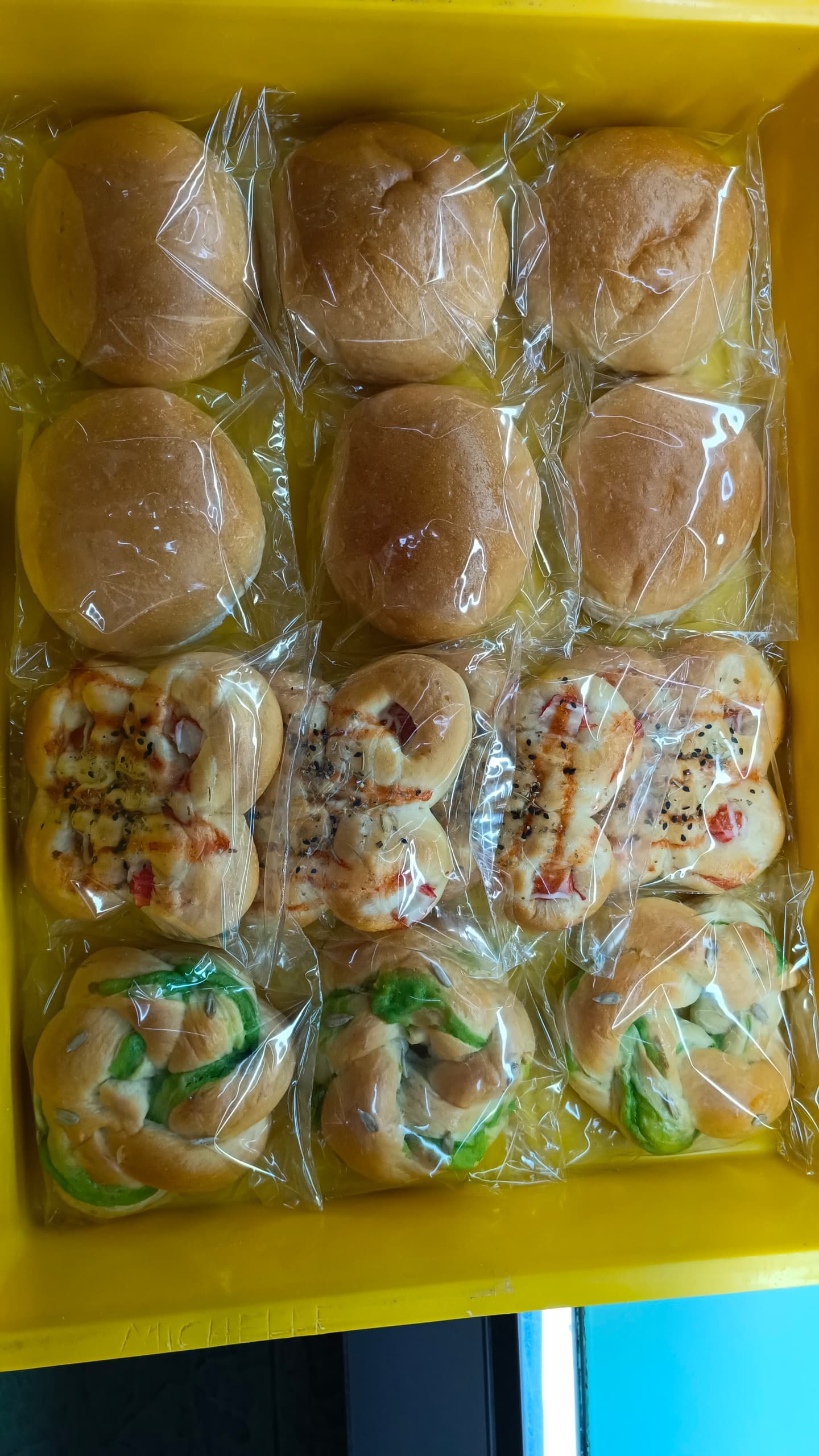 A bag of 5 buns of the day